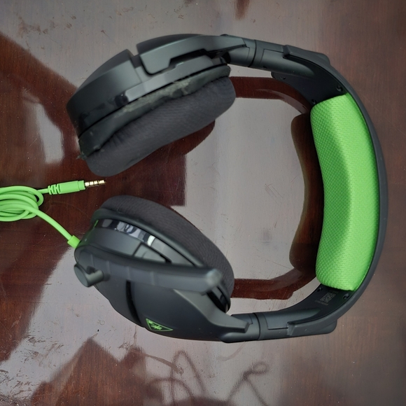 Turtle beach wired headphones works with XBox - Picture 2 of 3